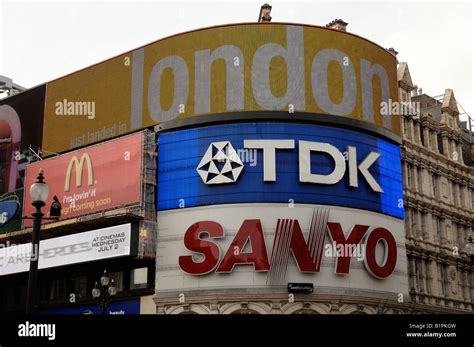 Piccadilly Circus London England Uk Stock Photo Alamy