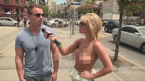 Naked News Οκτώ Καναδέζες παρουσιάστριες ειδήσεων αποκαλύπτουν την ολόγυμνη αλήθεια