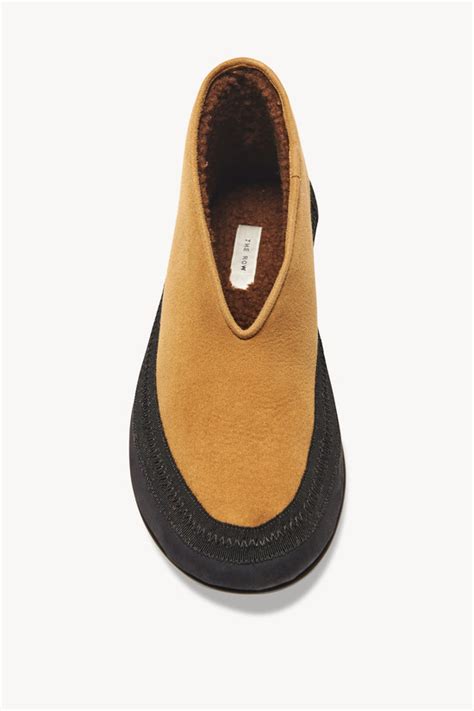 Сказочная обувь из овчины | Fairy shoes, Shoe inspiration, Women shoes