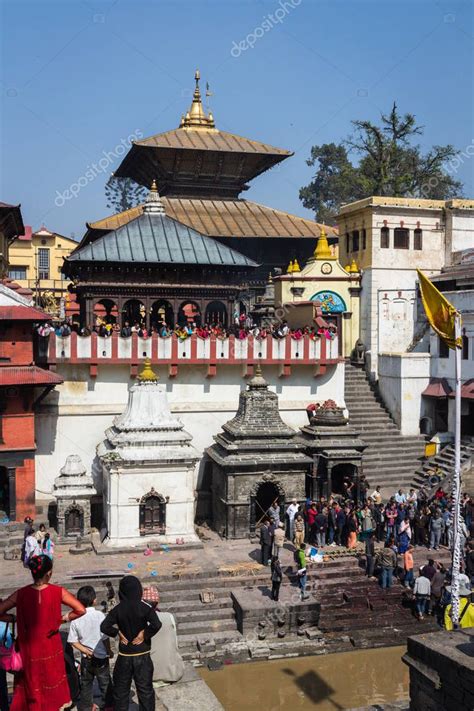 KATHMANDU NEPAL 28 DE MARZO Templo Pashupatinath El 28 De Marzo De