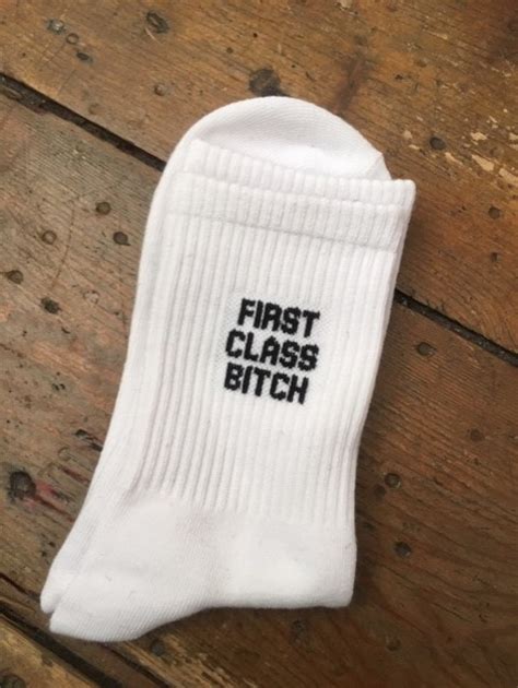WHITE SKATER STYLE OFFENSIVE SOCKS FUCK OFF I DON T GIVE A FUCK FIRST