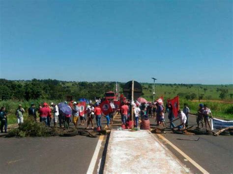 Sem Terra Liberam Rodovias Em Ms Bloqueadas Contra A Pris O De Lula