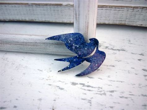 Брошь с росписью Ласточка. Брошь из дерева . в интернет-магазине на ...