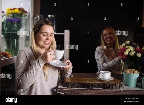 Blonde Twins Hi Res Stock Photography And Images Alamy