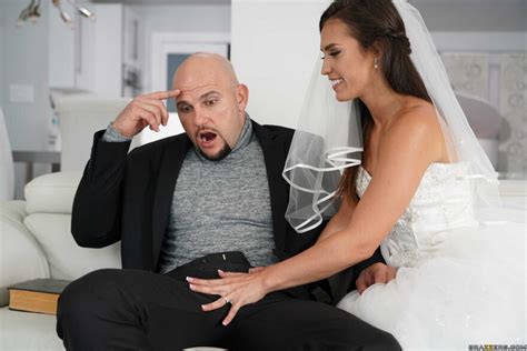 Big Butt PAWG Sluty MILF Kelsi Moroe Porn Pic