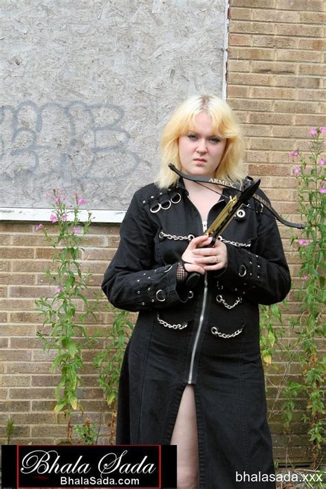 Sexy Blonde Chick Strips And Shows Her Curvy Body Outdoors 15 Photos