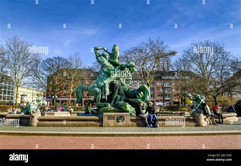 Stuhlmannbrunnen Platz Der Republik Altona Hamburg Deutschland