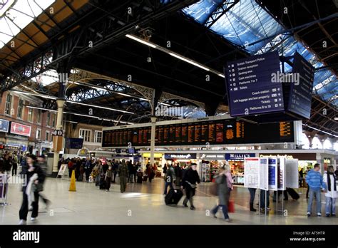 Victoria Rail Station London Uk 2008 Stock Photo Alamy
