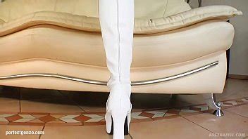 Lala Follada Por El Culo Por Los Chicos De Ass Traffic En Una Escena De Sexo Duro Y Duro