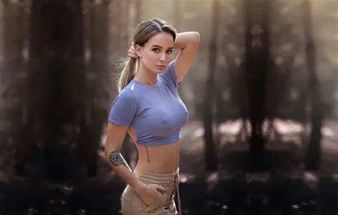 Girl Field Model Pretty Woods Face Brunette Pose