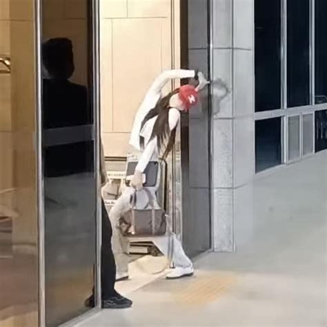 HOT Cận cảnh BLACKPINK đổ bộ ở sân bay Hàn Quốc chuẩn bị khởi hành đến Hà Nội