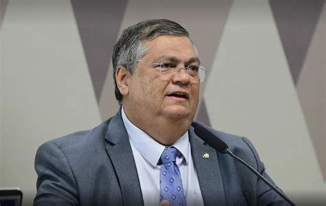 Ministro da Justiça diz que inquérito da PF pode ajudar na