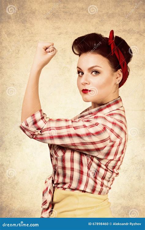 Femme Blonde De Jeune Goupille Comme Le Classique Nous Pouvons Le Faire Affiche D Isolement Au