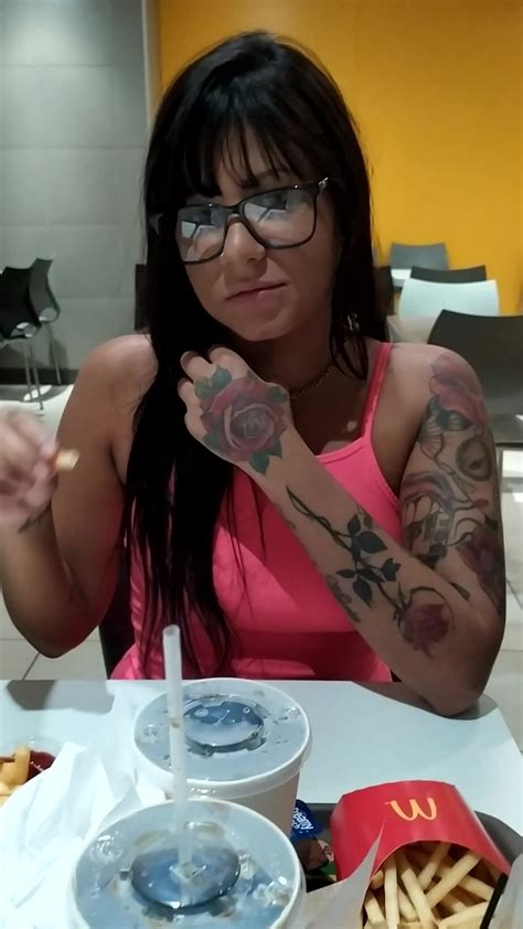 Amanda Souza Eating A Snack And Passing The Chips Around Her Pussy Cnn Amador