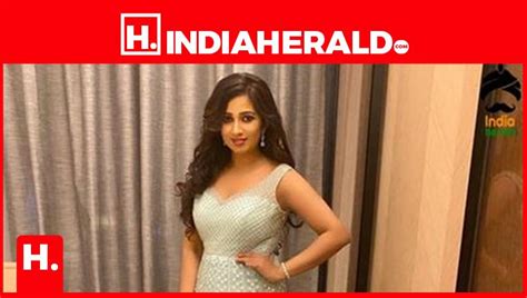 Singer Shreya Ghoshal Latest Hot Photos Collection Set