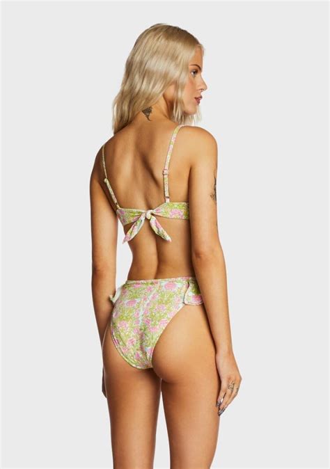 Hot Sexy Daisy Woods Bikini Pics