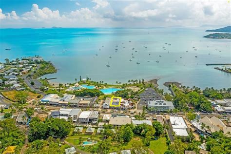 airlie beach surf shop trades   realestatesource