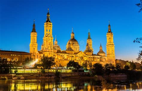 La Catedral Basílica De Nuestra Senora Del Pilar En Zaragoza España