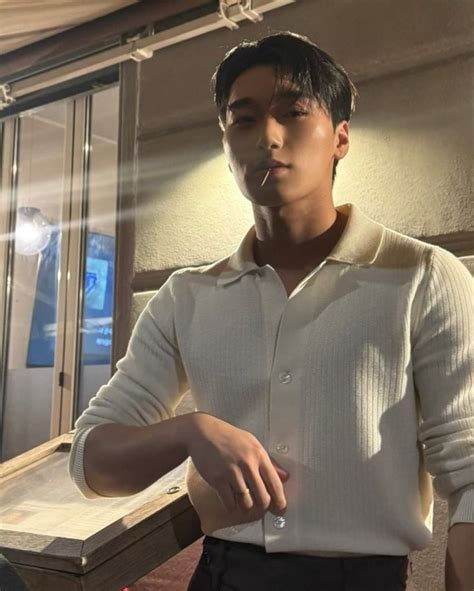 Pin by Eri on Guardado rápido in 2025 Sans cute Hot korean guys Kpop guys