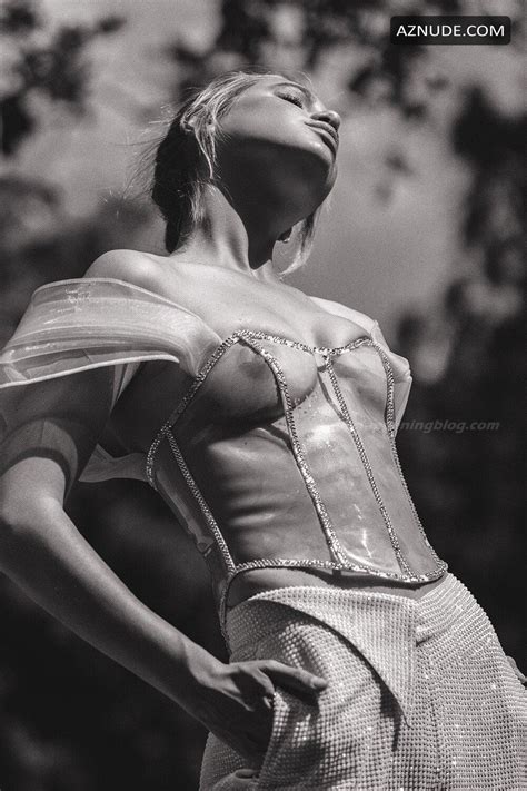 Meredith Mickelson Nude And Sexy Gets Naked In A Photoshoot AZNude