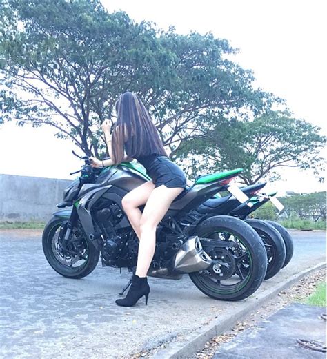 Hot Girl M T M M C Qu N I O L Trang Ph C H B O Khi Ch Y Xe Ng I P Vi T Gi I Tr