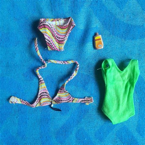 Barbie Schwimmkleider Badekleid Und Bikini Mit Sonnencreme Gebraucht