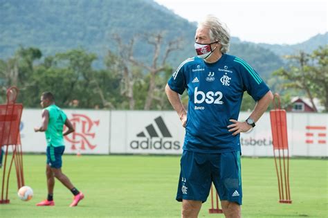 Fiel ao elenco Flamengo fecha janela para reforços em tempos de