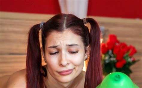 Balloon Popping Desire Rosse VR Porn Video VRPorn