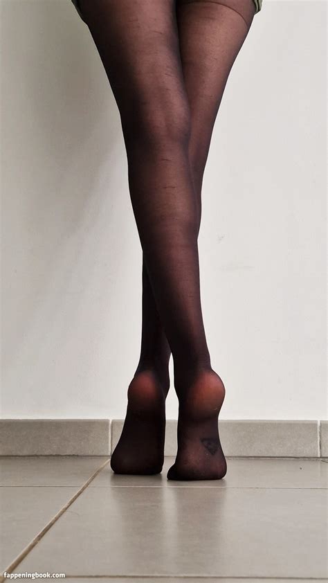 Livie Feet Tattoo French Feet Nude OnlyFans Leaks Fappening FappeningBook