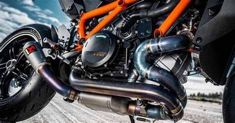 Mächtiges Naked Bike KTM Super Duke R Beast bekommt Riesenherz krone at