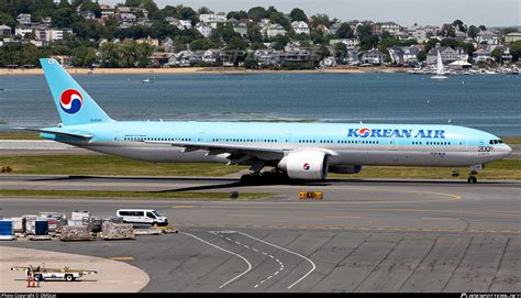 HL8346 Korean Air Lines Boeing 777 300ER Photo By OMGcat ID 1286775