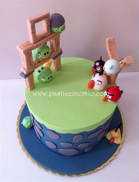 Angry Birds Cake - CakeCentral.com