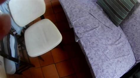 Dois amantes gays dão prazer anal um ao outro em casa sem piedade