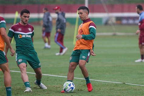 Leo Fern Ndez Estreia Sua Primeira Assist Ncia Pelo Flu Confira