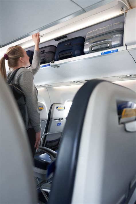 United Becomes The First Airline To Add Larger Overhead Bins To Its Embraer E175 The Bulkhead Seat