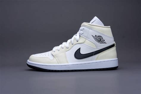 Nike Air Jordan 1 Mid Coconut Milk W Bq6472 121 Kleur Als Op Foto