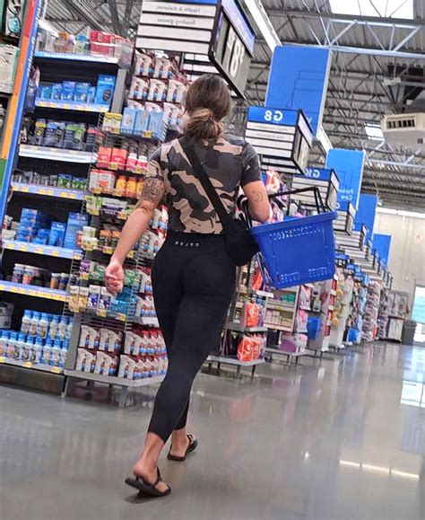 Petite Nerdy Burnette With Bubbly Ass Frontal And Kneeling Shots Spandex Leggings Yoga