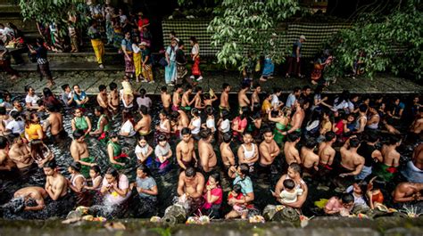 Menyucikan Raga Dan Pikiran Lewat Ritual Banyu Pinaruh Nusaweek