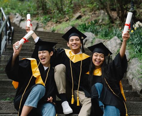 50 Pantun Perpisahan Sekolah Sedih, Lucu, dan Penuh Makna – Blog Mamikos