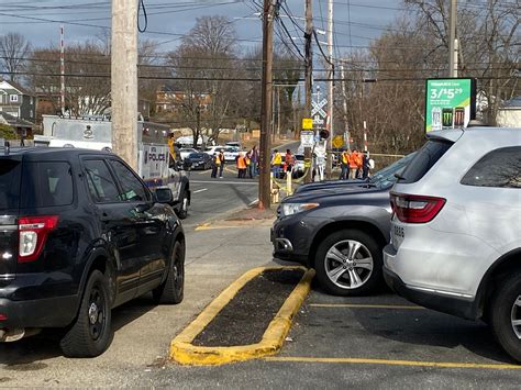 Person Killed After Being Hit By LIRR Train In Farmingdale: MTA