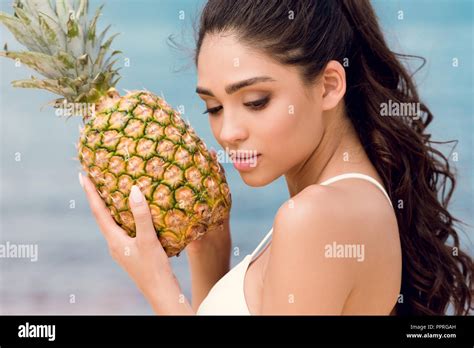 Süße mädchen im bikini Fotos und Bildmaterial in hoher Auflösung Alamy