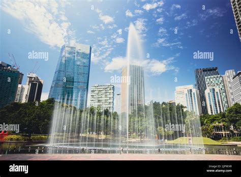 Kuala Lumpur Malaysia August 13 2022 The Klcc Park With The Water