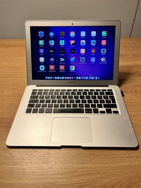 MacBook Air 13 (Early 2015) prenosni računalnik Apple
