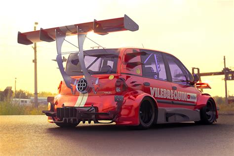 Un Fiat Multipla De 1000 Chevaux Des Youtubers Français Récoltent