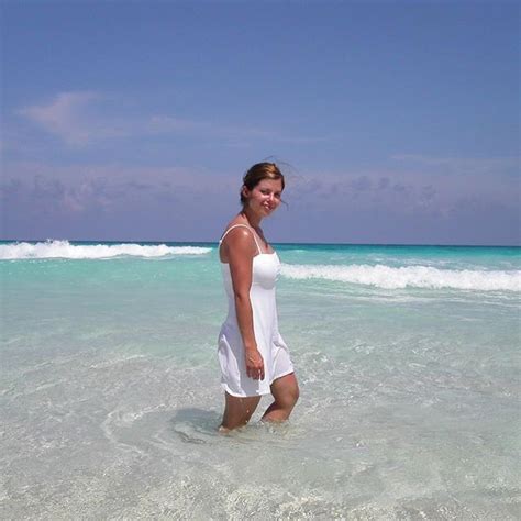 10 Hot Sexy Amie Yancey Bikini Pics