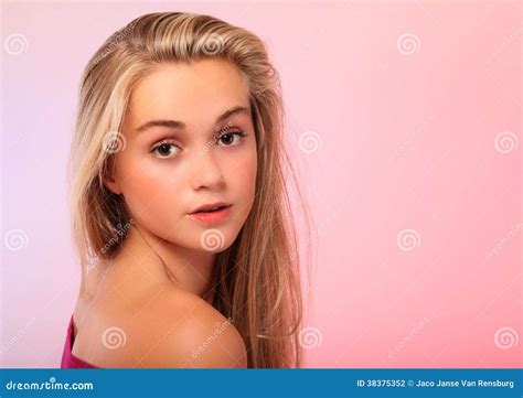 Belle Blonde De L Adolescence Dans Le Studio Photo Stock Image Du Verticale Adolescents