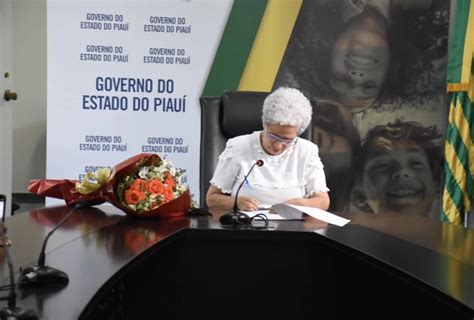 Regina Sousa Faz Entrega De Novo Helic Ptero Para Pol Cia Militar Nesta