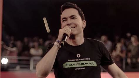 VÍDEO pastor que beijou filha também já beijou filho para não virar gay