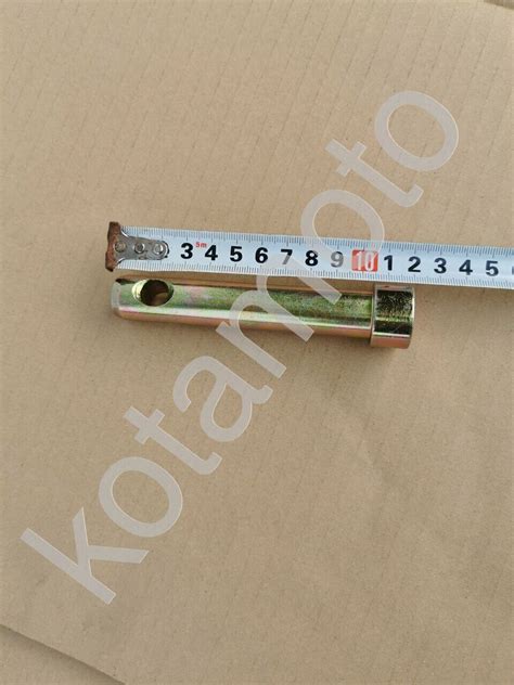 Палец для верхней тяги (центральный винт) трехточечной навески для ...