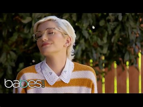 La fantasía sexual de la rubia tetona Skye Blue con nerd Babes XVIDEOS